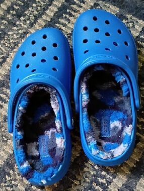 Women's Blue Fleece-Lined Clogs